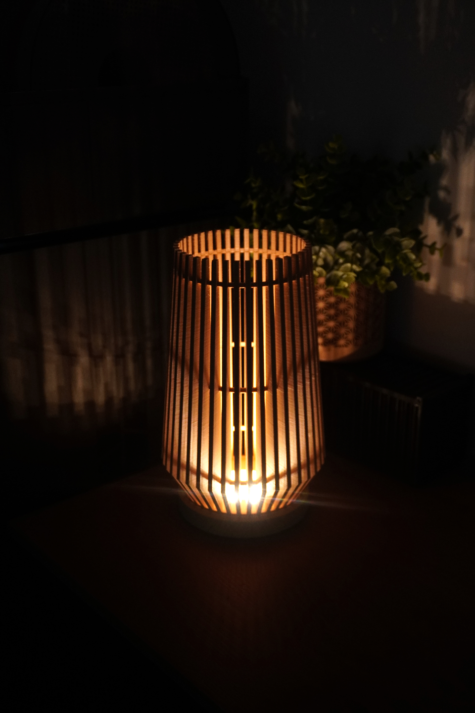 Japanese Slat Lamp